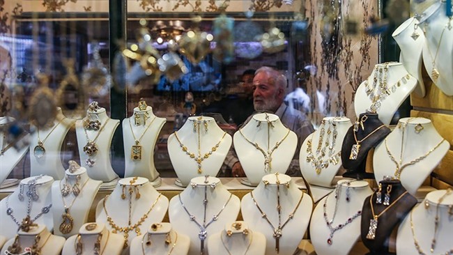 یک باب مغازه جواهر فروشی در قم مورد سرقت سارقان مسلح قرار گرفت.