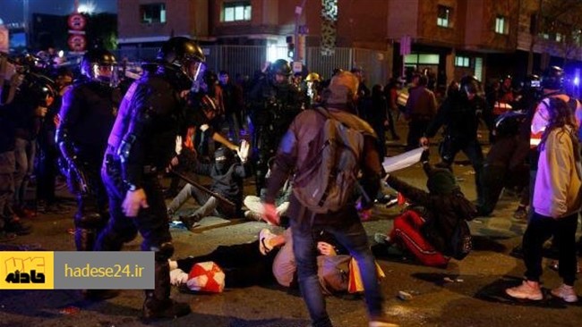 هواداران متعصب بارسلونا بعد از الکلاسیکو در اطراف ورزشگاه با پلیس درگیر شدند که در نتیجه آن‌ ۴۶ نفر زخمی و ۹ نفر هم بازداشت شدند.