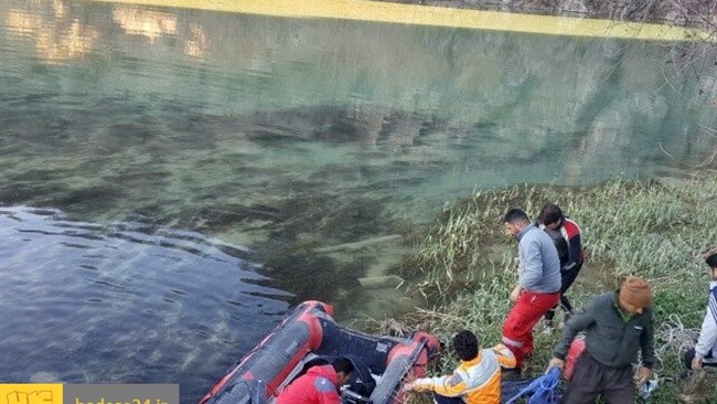 واژگونی قایقی در رودخانه کارون در بخش ایذه موجب سقوط 2 نفر و جان باختن آنها شد.