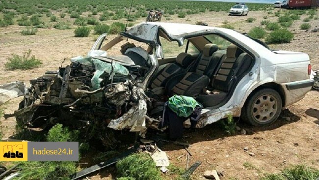 مدیرعامل جمعیت هلال احمر کردستان گفت: شامگاه چهارشنبه بر اثر واژگونی ۲ خودرو سمند در محورهای سنندج به دیواندره و سقز - بوکان، چهارنفر کشته و سه نفر مصدوم شدند.