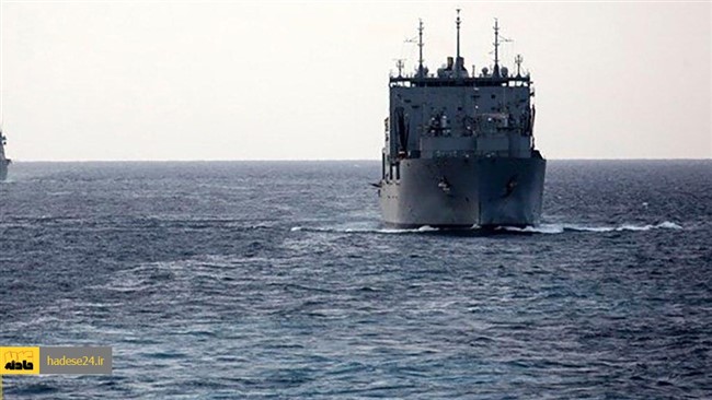 منابع خبری از عبور یک فروند کشتی آبی خاکی نیروی دریایی آمریکا از تنگه هرمز و استقرار آن در آب‌های بین‌المللی در خلیج فارس خبر دادند.