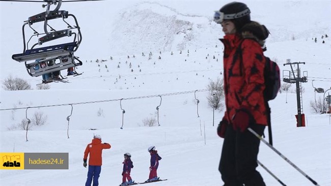 معاینه پنج تبعه بریتانیایی از جمله یک کودک ۹ ساله‌ای که برای اسکی به منطقه آلپ فرانسه در نزدیکی «مون بلان» رفته بودند، نشان می دهد که آنها به ویروس‌ کرونا مبتلا شده‌اند.
