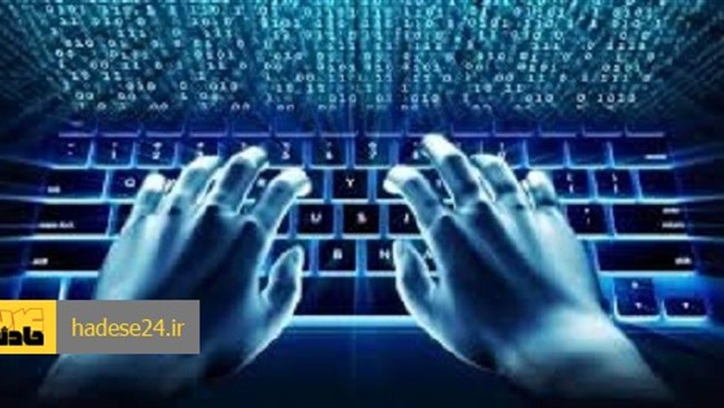 فرمانده انتظامی استان مرکزی از دستگیری هکر سایبری که با تبلیغ برنامه ای جعلی، ۲ هزار و ۳۰۰ اطلاعات حساب بانکی را سرقت کرده بود، خبر داد.