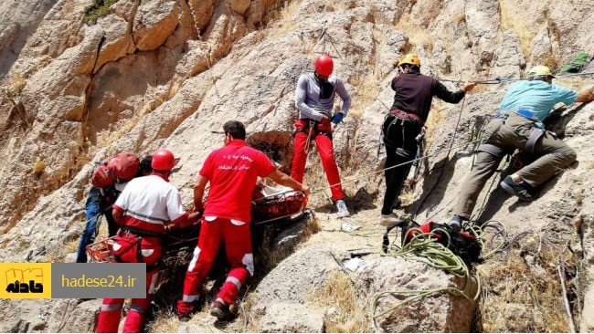 نجاتگران جمعیت هلال احمر شهرستان مرند به یک نفر هموطن سقوط کرده در ارتفاعات انامق مرند امدادرسانی کردند.