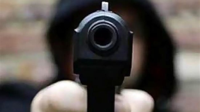 سرپرست فرمانداری بانه گفت: فرد جوانی در محله گلشهر حوالی پارک مانی بدلیل اختلافات خانوادگی با شلیک گلوله به قتل رسید.