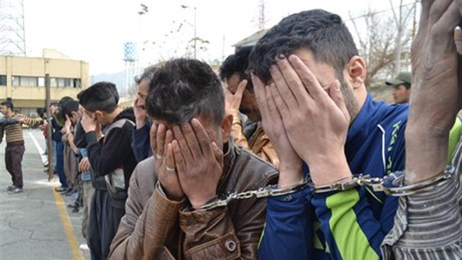 رئیس پایگاه سوم پلیس آگاهی از دستگیری 3 سارق زورگیر و اعتراف آنان به 10 فقره زورگیری در پارک ها خبر داد.