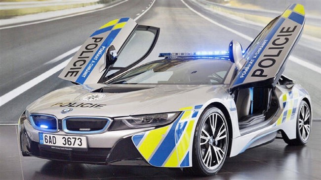 پلیس امارات رکورددار در اختیار داشتن خودرو‌های لوکس است.
