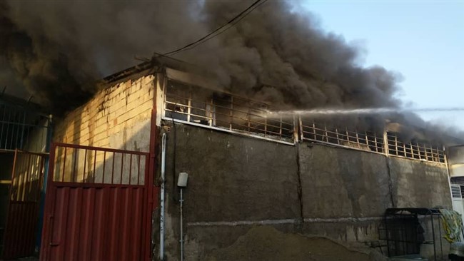 سخنگوی سازمان آتش نشانی و خدمات ایمنی شهرداری تهران از وقوع حریق گسترده در کارگاه نخ‌ریسی در جاده خاوران خبر داد.