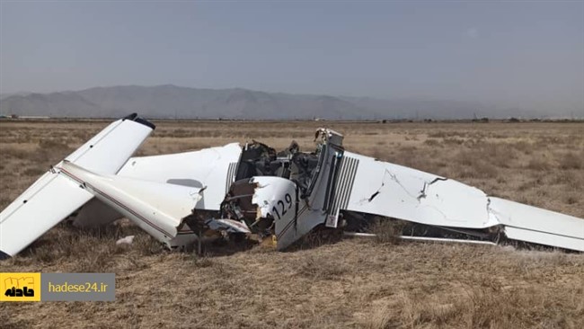 سخنگوی سازمان هواپیمایی کشوری گفت: هواپیمای فوق سبک فانتوم 29-11 یک دقیقه پس از برخاستن از فرودگاه اراک سقوط کرد و متاسفانه هر دو سرنشین این هواپیما جان باختند.