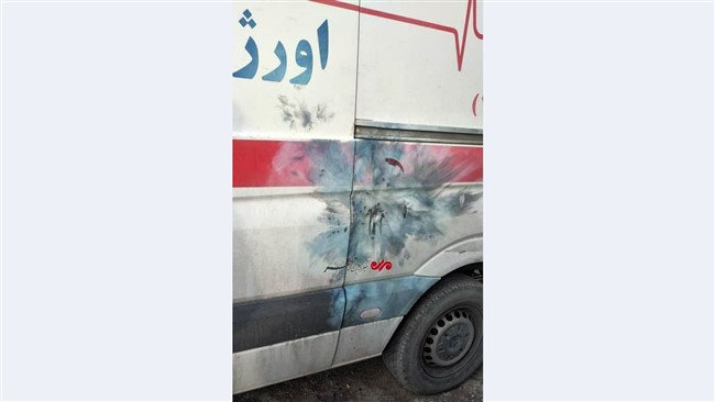 کمیته چهارشنبه پایان سال مرکز اورژانس تهران از آسیب یک دستگاه آمبولانس به دلیل اصابت مواد محترقه به آن خبر داد.
