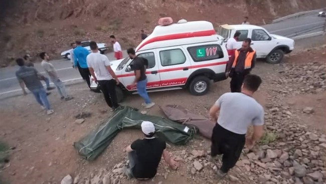 مدیرعامل جمعیت هلال احمر استان البرز از سقوط یک دستگاه خاور در جاده جدید طالقان و فوت سه نفر در این حادثه خبر داد.