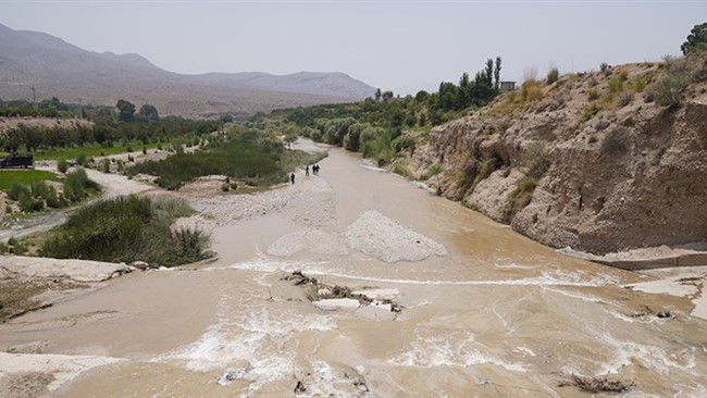 بخشدار گوهران بشاگرد گفت: دو کودک 8 و 14 ساله در پی ورود به رودخانه پایین دست سد، غرق شدند.