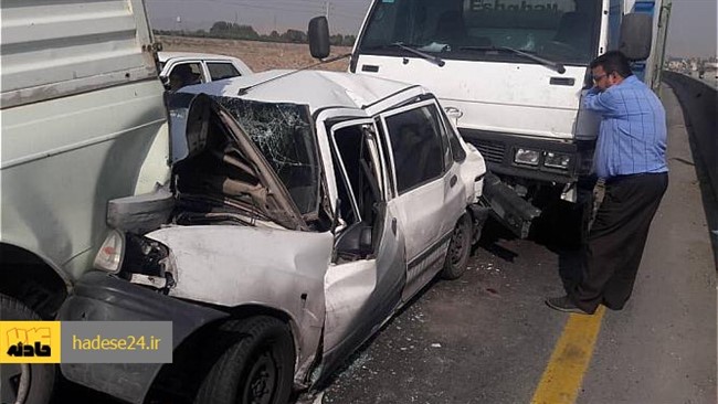 تصادف زنجیره‌ای خودروی وانت نیسان و وانت پیکان با یک دستگاه تریلی در آزادراه خرم آباد به بروجرد یک کشته و یک مصدوم به جا گذاشت.