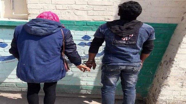 جانشین فرمانده انتظامی استان کرمانشاه از دستگیری زن و شوهر سارقی خبر داد که اقدام به ۲۲ فقره سرقت گوشی تلفن همراه کرده بودند.