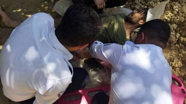 یک کارگر شاغل در پروژه انتقال آب چشمه روزیه مهدی‌شهر سمنان، پس از سقوط در کانال وریزش خاک بیل‌مکانیکی روی سرش به طرز معجزه‌آسایی نجات یافت.