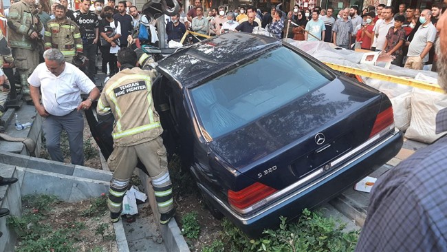 یک راننده خودروی پژو پارس پس از تصادف مرگبار در گردنه قوچک از صحنه حادثه متواری شد.