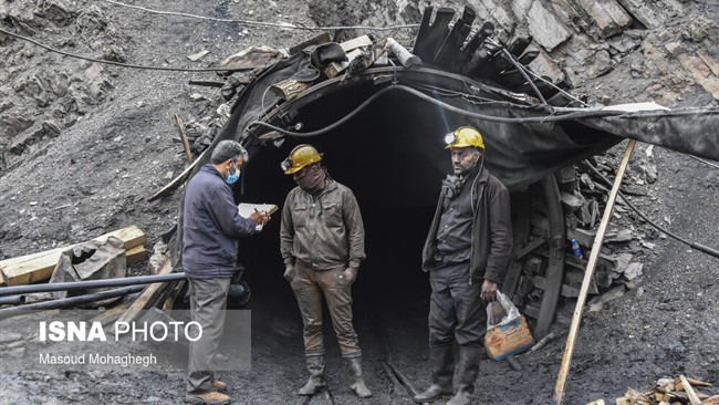 جمعیت هلال احمر استان کرمان اعلام کرد، ریزش معدن زغال سنگ در شهرستان زرند کرمان موجب کشته شدن یک کارگر شد.