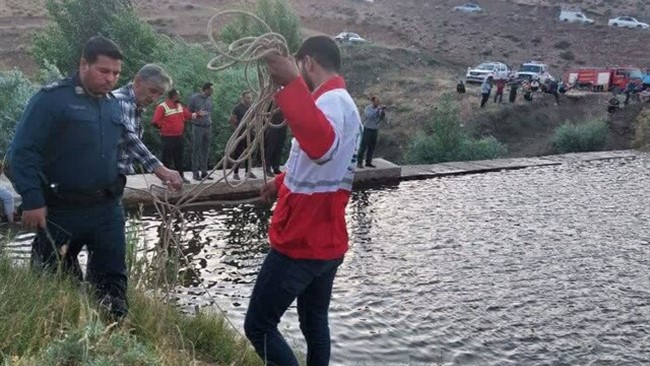 جسد این مرد ۴۱ ساله، ساعتی پیش در زیر یکی از جزایر کوچک دریاچه زریبار مریوان کشف شد.