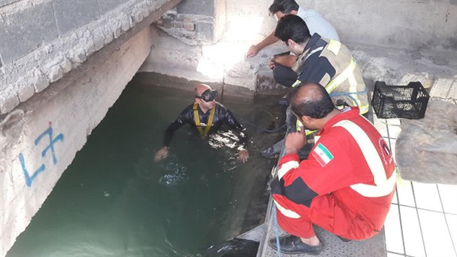 افسر کشیک سازمان آتش نشانی و خدمات ایمنی شهرداری قزوین از غرق شدن یک مرد ۴۰ ساله در کانال آب مادر قزوین خبر داد.