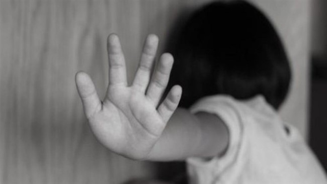 رئیس اورژانس اجتماعی شهرستان جزئیات بیشتری از کودک‌آزاری در رفسنجان را بیان و اعلام کرد: ناپدری آزاردهنده کودک روانه زندان شد.