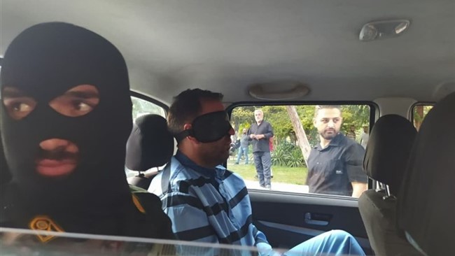 سارق پژو سواری که پس از آزادی از زندان به سرقت از منازل مناطق اعیان نشین روی آورده بود، با تلاش نیروهای کلانتری شفای مشهد در شهر جدید گلبهار دستگیر شد.