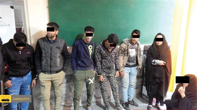 فرمانده انتظامی شهرستان رباط‌کریم از دستگیری ۳ زن و ۵ مرد به اتهام دزدی و خفت‌گیری در شهر پرند خبر داد.