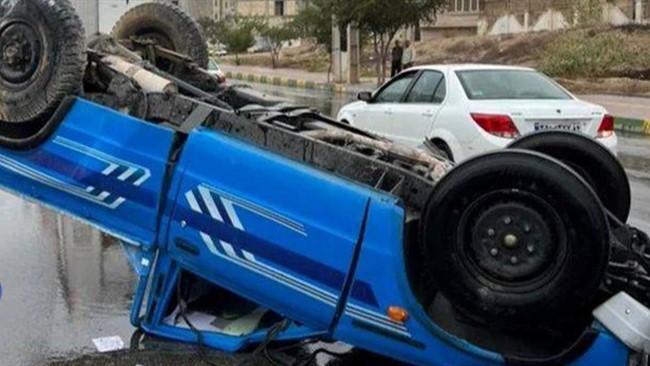 در پی واژگونی خودرو نیسان در بلوار امام حسین (ع) دو نفر مصدوم شدند علت این تصادف، سرعت پیش از حد مجاز و عدم توانایی در کنترل خودرو عنوان شد.