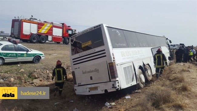 واژگونی اتوبوسی در تنگ ابوالحیات در حوالی کازرون جان دست کم دو نفر را گرفت.