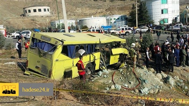 واژگونی اتوبوس حامل دانشجویان در دانشگاه علوم و تحقیقات تهران ۷ کشته و  ۲۸ زخمی برجای گذاشت.