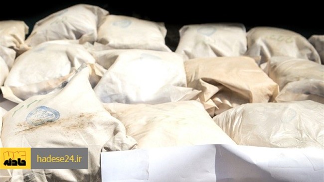یک محموله مواد مخدر از نوع هروئین که به طرز ماهرانه‌ای در کف وانت نیسان جاسازی شده بود، کشف شد.