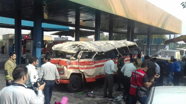‌برخورد دو دستگاه مینی بوس سرویس کارگران دو شرکت صنعتی در شهرستان ساوه مصدومیت 11 نفر را در پی داشت.