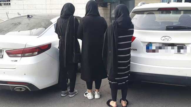 سه زن با یک خودروی سرقتی و ایجاد تصادف ساختگی اقدام به 15 فقره سرقت در شهر کرج کردند.