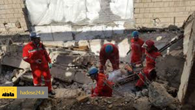 سرپرست معاونت عملیات آتش‌نشانی شهر مشهد از نجات یک کارگر گرفتار در پی حادثه، حین تخریب ساختمان مسکونی دو طبقه در منطقه سیدی این شهر خبر داد.