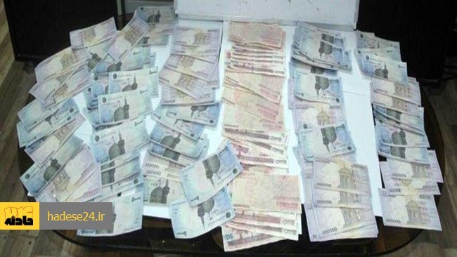 رئیس پلیس آگاهی پایتخت از دستگیری یکی از اعضای باند کلاهبرداران 15 میلیارد ریالی خبرداد و گفت: این متهمان به ازای خرید ارز، به فروشندگان کاغذ باطله تحویل می دادند.