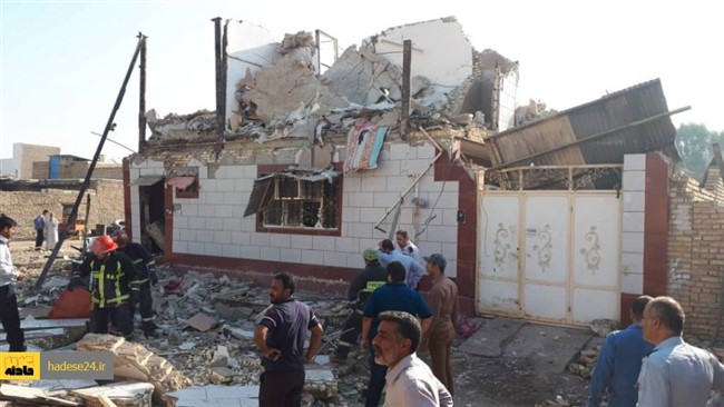 بر اثر نشتی و به دنبال آن انفجار گاز شهری در یکی از محلات آبادان دو واحد مسکونی تخریب و دو نفر نیز مصدوم شدند.