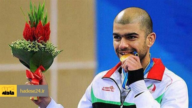 یوسف کرمی قهرمان تکواندو ایران مدال المپیک خود را به منظور کمک به زلزله زدگان آذربایجان شرقی به حراج گذاشت.