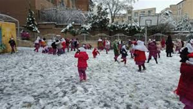 آخرین وضعیت از تعطیلی مدارس شهرستان های استان تهران در روز یک شنبه با توجه به بارش شدید برف برخی از مدارس شهرستان‌های استان تهران اعلام تعطیلی کردند.