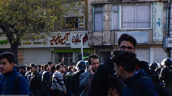 فرمانده انتظامی تهران بزرگ با اعلام دستگیری شمار زیادی از اخلالگران نظم عمومی در اتفاقات اخیر در تهران گفت: به زودی افراد دیگر هم که دست به اقدامات خرابکارانه زده و متواری شده بودند، دستگیر خواهند شد.