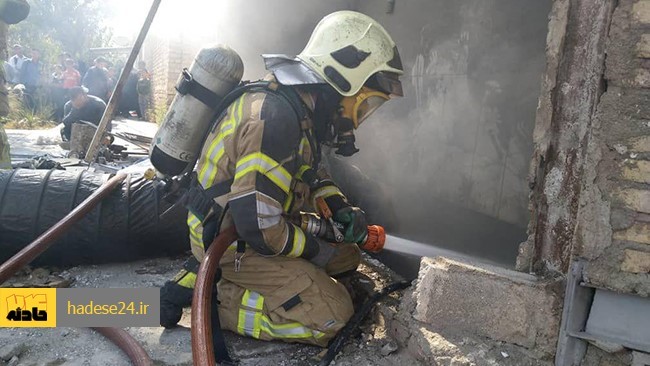 سخنگوی سازمان آتش‌نشانی و خدمات ایمنی شهرداری تهران از مرگ مردی جوان درپی آتش گرفتن یک مغازه لاستیک فروشی در خیابان ستارخان خبر داد.
