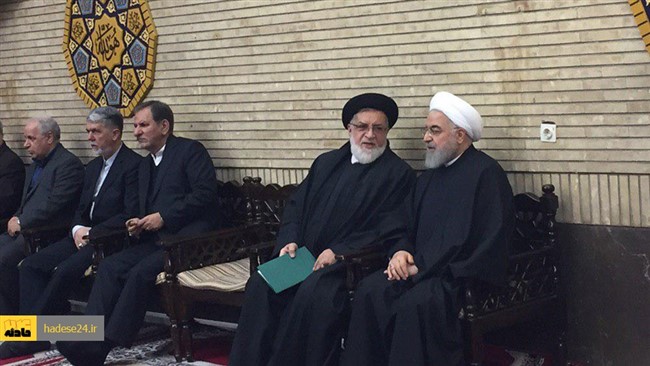 مراسم ختم مرحومه «صدیقه فریدون» خواهر حسن روحانی رئیس جمهور با حضور مسئولان کشوری و لشکری در مسجد بلال صداوسیما برگزار شد.