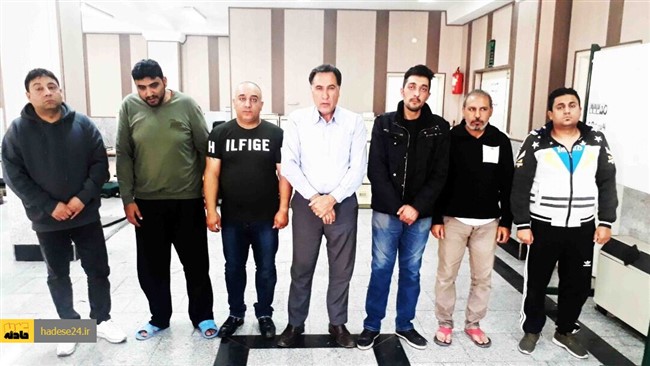 جانشین پلیس آگاهی تهران بزرگ از دستگیری ۷ سارق حرفه ای خبر داد که با جعل عنوان مأمور پلیس اقدام به سرقت ۱۵ میلیارد ریال از اتباع خارجی می‌کردند.