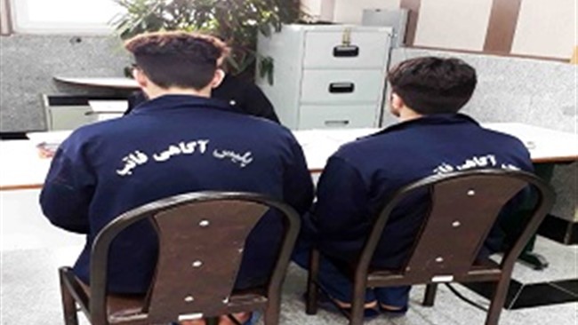 رییس پایگاه هفتم پلیس آگاهی تهران بزرگ ،از دستگیری دو گوشی قاپ حرفه ای سابقه داربا بیش از 100 فقره سرقت اعتراف خبر داد .