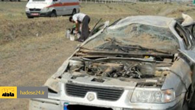 رئیس مرکز اطلاع‌رسانی پلیس قزوین گفت: روز گذشته یک دستگاه خودروی سمند واژگون شده که در این سانحه راننده خودرو و دو سرنشین که همگی از بانوان اعضای شورای شهر بودند، مجروح شدند.