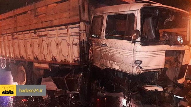 صبح امروز، یک دستگاه کمپرسی در شهرستان باشت بر اثر صاعقه آتش گرفت.