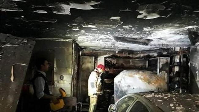 سه خودرو در یک تعمیرگاه در بلوار شهید تیموری دچار آتش‌سوزی شدند.