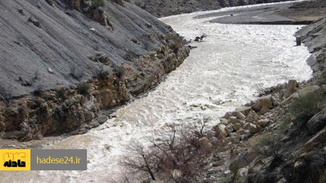 معاون عمرانی فرمانداری تهران با اشاره به بارندگی شدید در محدوده کن و ادامه بارش‌ها و طغیان رودخانه کن گفت: این رودخانه طغیان کرده اما اوضاع تحت کنترل است و خطری وجود ندارد اما مسیر کن - امامزاده داوود مسدود است.