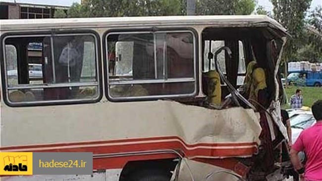 واژگونی اتوبوس مسافربری تهران- شیراز، در اصفهان، بعد از دو راهی موته به میمه، علاوه بر یک نفر کشته، ۱۸ مصدوم بر جای گذاشت.