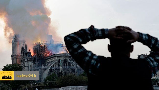 کلیسای نتردام در پاریس که قدمتی هشتصد ساله دارد، در آتش سوخت. تصاویر تلویزیونی که به صورت زنده در حال پخش شدن است، نشان می‌دهد که آتش از سقف کلیسا در حال زبانه کشیدن است و مناره آن از بین رفته است. هزاران نفر در خیابان‌های اطراف کلیسای نتردام نظاره‌گر آتش‌سوزی هستند.