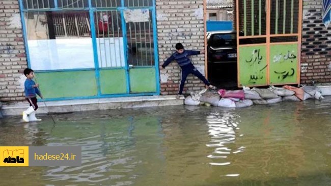 رئیس جمعیت هلال احمر با تشریح آخرین اقدامات امدادی این جمعیت در مناطق سیل زده لرستان، گفت: سیلاب در پلدختر فروکش کرد و مردمی که به ارتفاعات پناه برده بودند نیز اسکان اضطراری داده شدند.