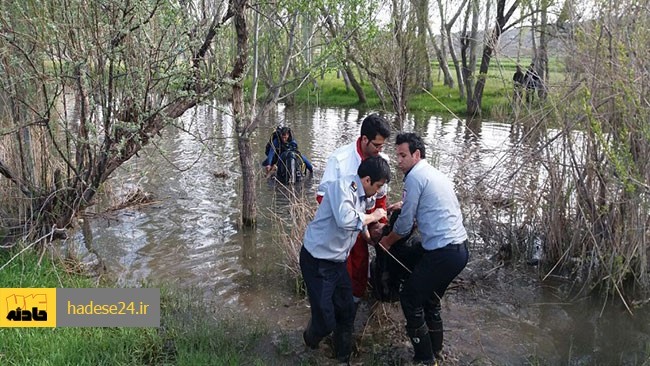 فرمانده انتظامی هرسین از مرگ ماهی گیر جوان بر اثر برق گرفتگی در روستای میرمینگه این شهرستان خبر داد.